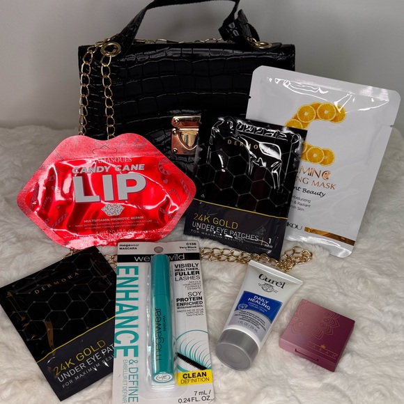 Farah Handbags - Black Crocodile Pattern Women's Bag with 7 piece beauty bundle